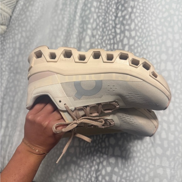 On Running Cloudmonster. Size 8. - Picture 6 of 7